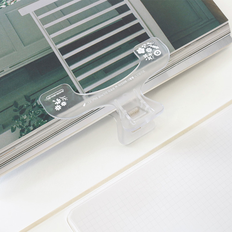 Usage example of Bookfriends Korean Literature Book Page Holder Clip