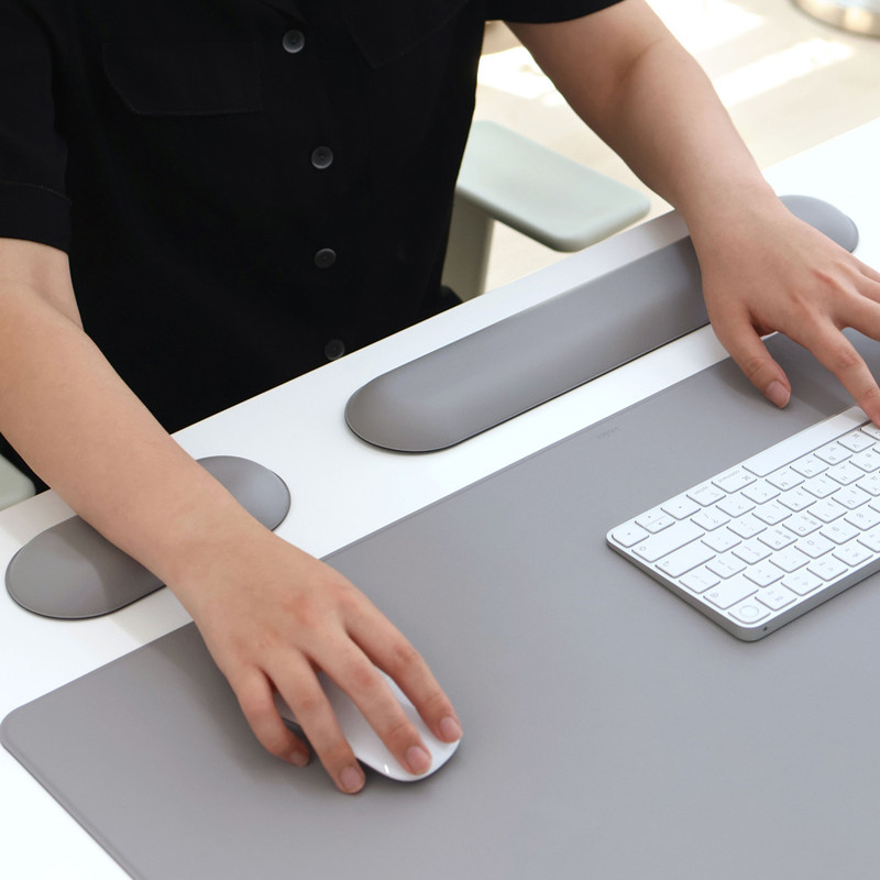 Usage example of Fenice Ergonomic Vegan Leather Mouse Wrist Rest