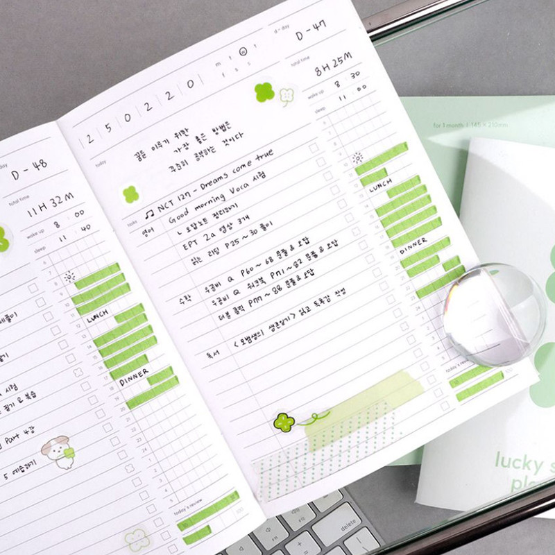 Daily Study Planner - Dash and Dot Lucky 1 Month Dateless Daily Study Planner