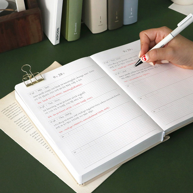 Same Date, Five Years - ICONIC Everyday Life 5 Years Dated Daily Journal