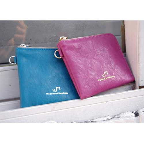 WM Clam half zipper around handy wallet