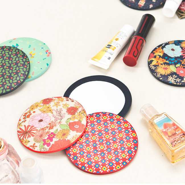Ardium Flower pattern pocket round handy mirror