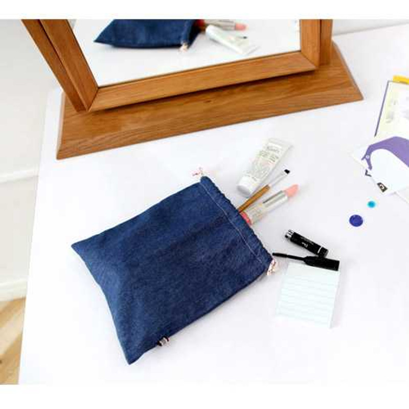 Indigo The Basic M cotton denim drawstring pouch Indigo The Basic M cotton denim drawstring pouch