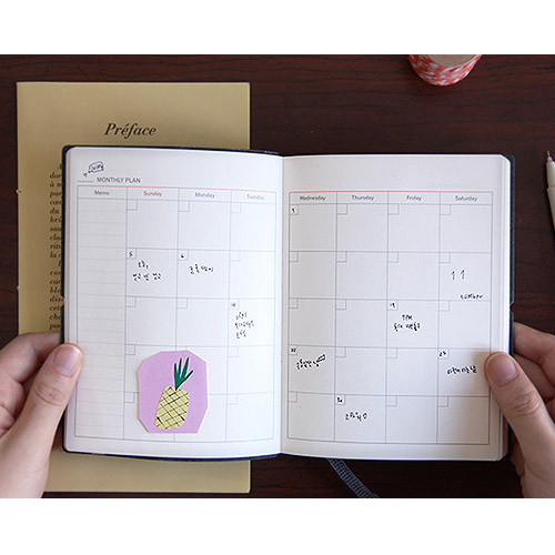 Monthly plan - Classic agenda small undated diary