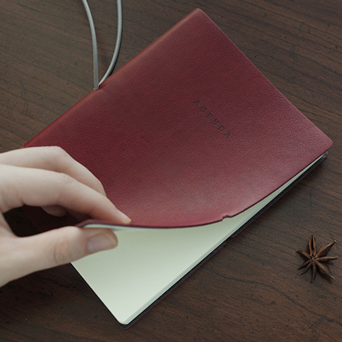 Classic agenda small undated diary