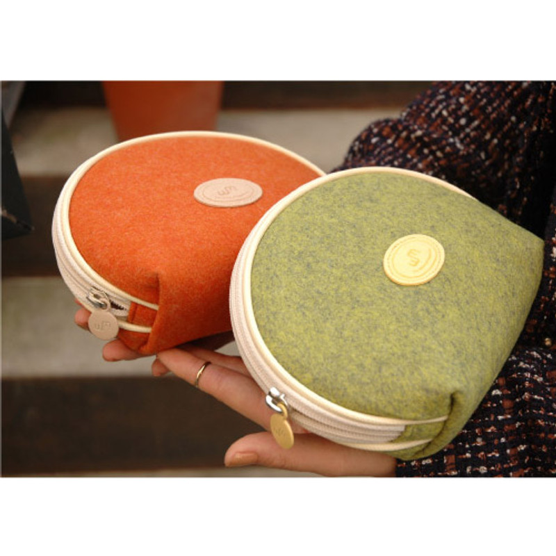 Scallop felt zip pouch Scallop felt zip pouch