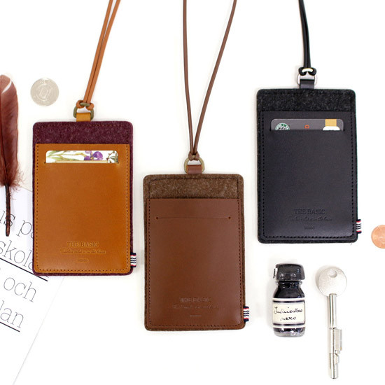 The Basic felt flat card holder with a neck strap ver.3