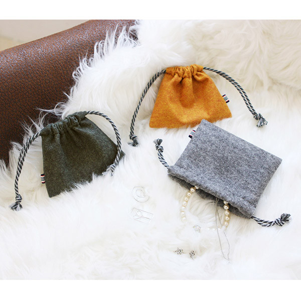 The Basic felt small drawstring pouch ver.3
