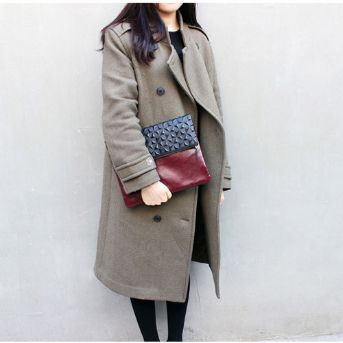 Embossing geometric pattern clutch bag