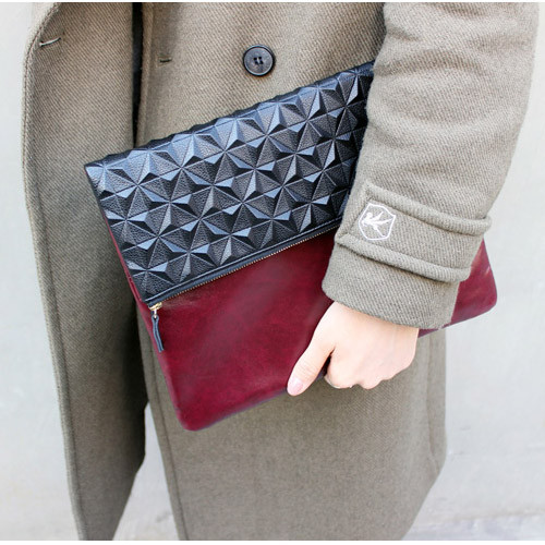 Embossing geometric pattern clutch bag