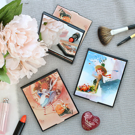 Classic story pattern square mirror