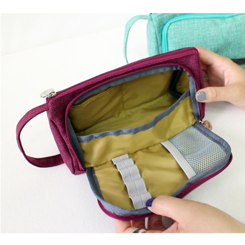 Inside of Glance triangle stand up multi pouch Inside of Glance triangle stand up multi pouch