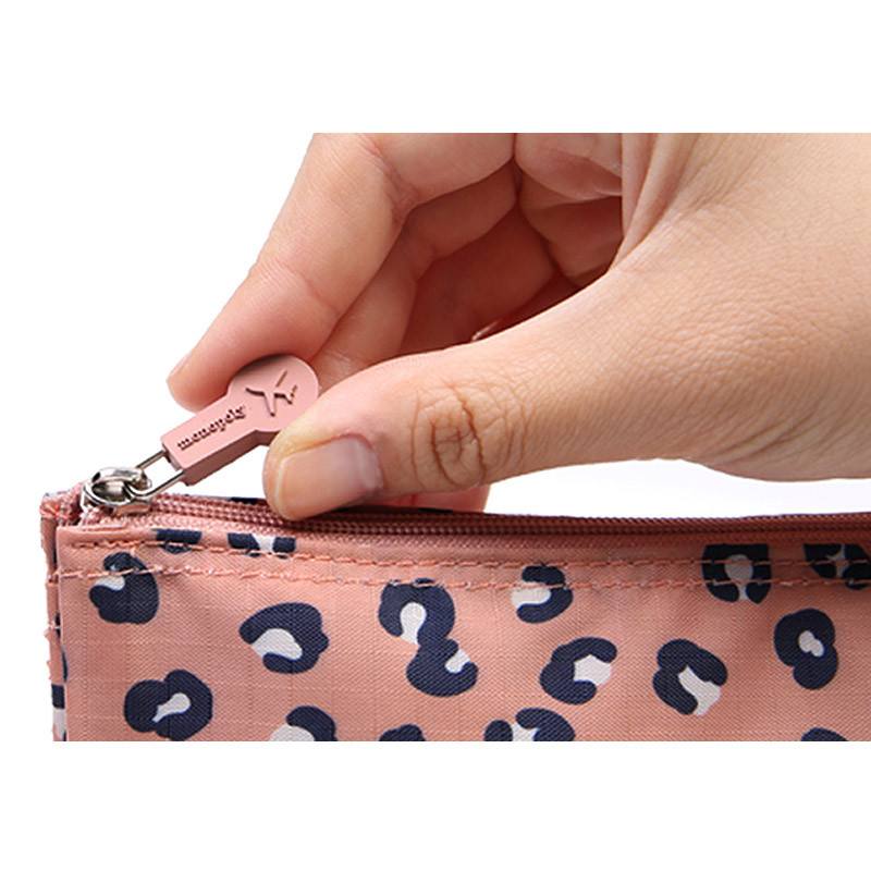 Rubber zipper sliders