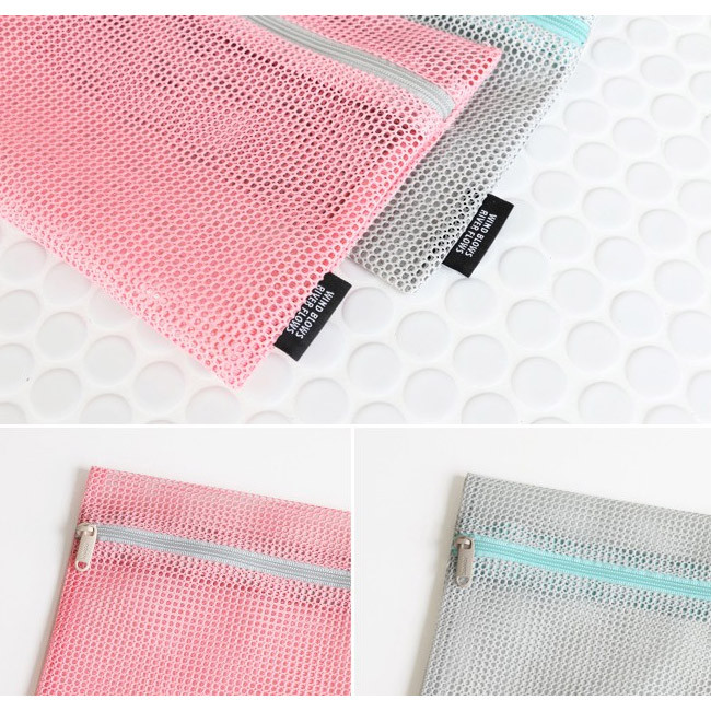 Detail of Mesh travel zipper pouch set