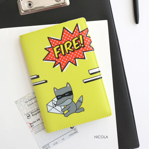 Nicola - Hellogeeks Pop art RFID blocking passport cover