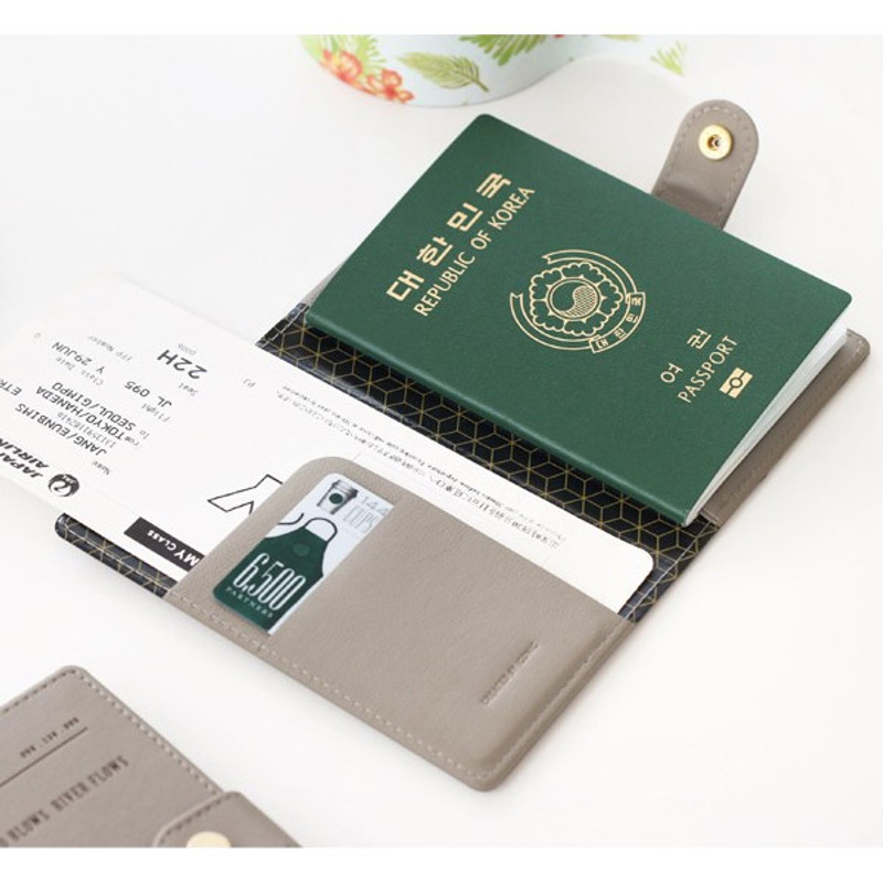 Snap button RFID blocking passport case Snap button RFID blocking passport case