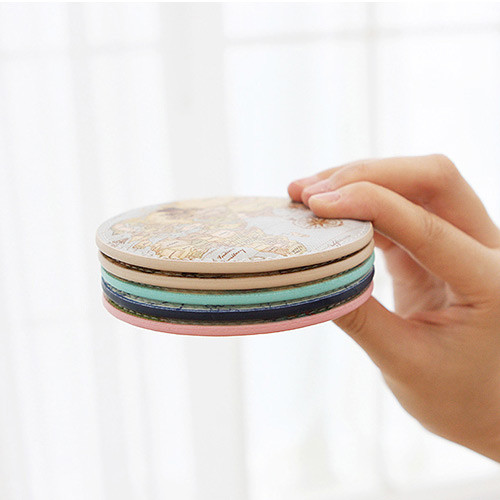 World map pattern round handy mirror