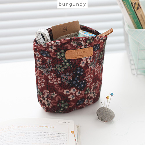 Burgundy - A low hill basic winter half moon pouch