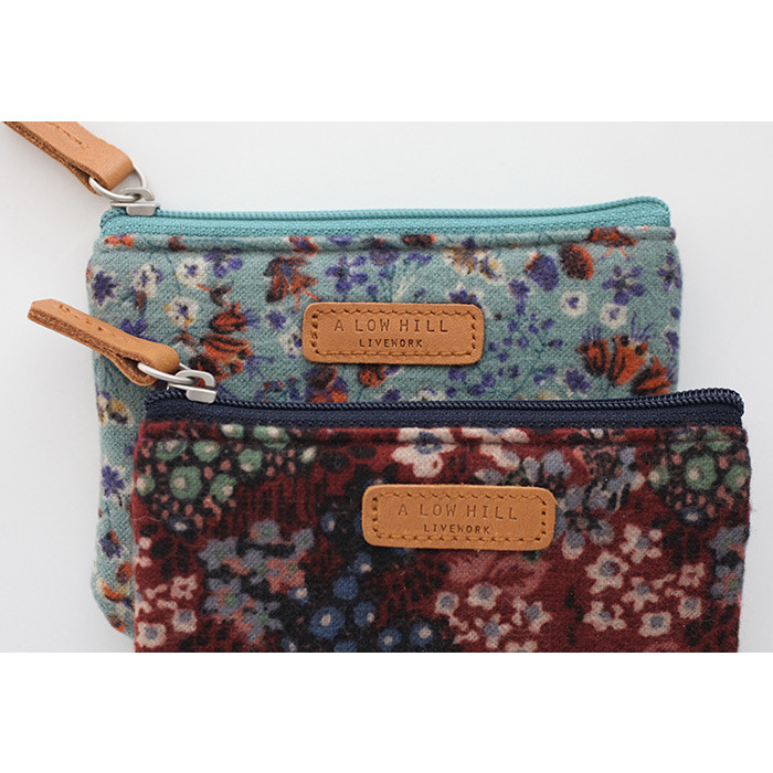 Detail of A low hill basic winter square coin case wallet