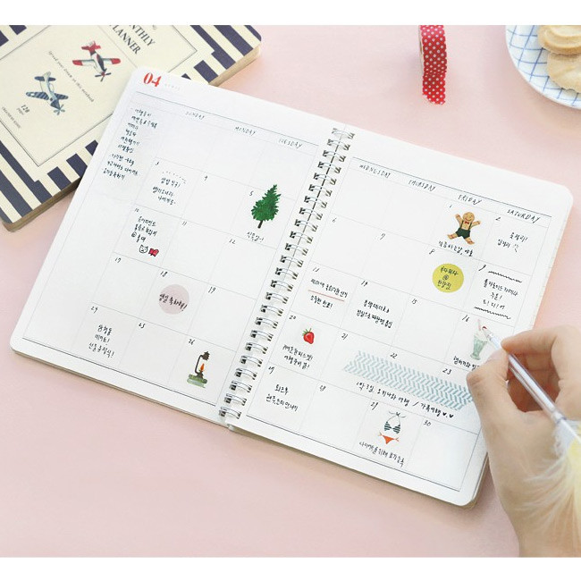 Monthly plan - Becoming undated monthly planner