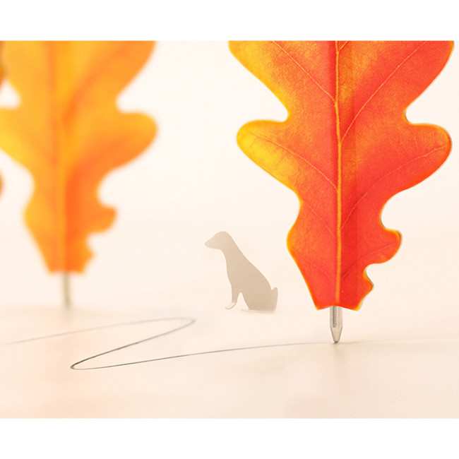 Acorn leaf bookmark black ballpoint pen