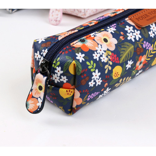 Detail of Pour vous harmony square zipper pencil case