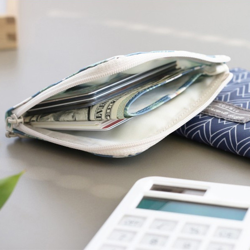 Comely pattern half zip around wallet Comely pattern half zip around wallet
