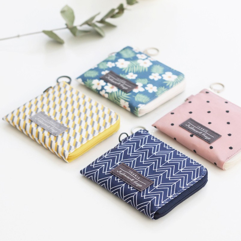 Comely pattern half zip around wallet Comely pattern half zip around wallet