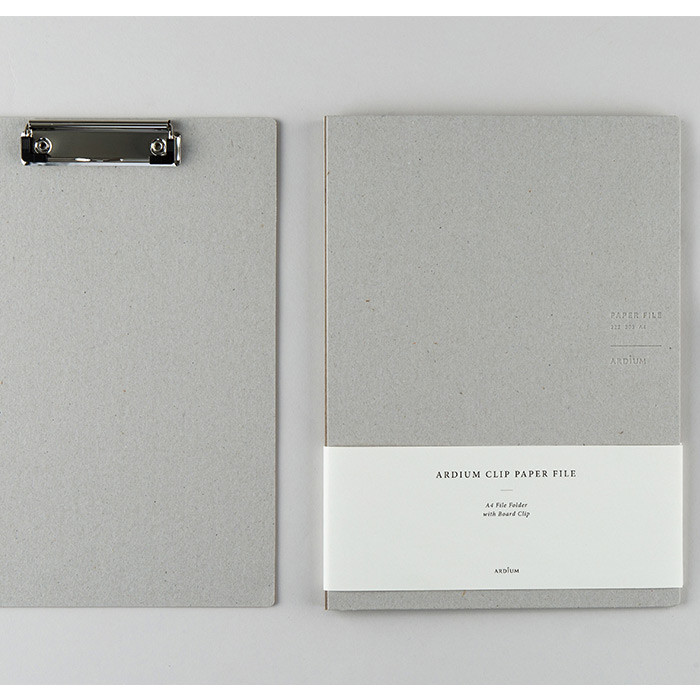 Simple paper pad holder with clip 