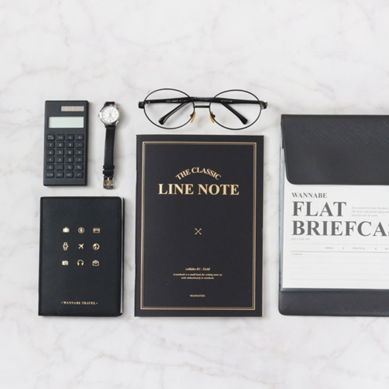 Black - The classic lined notebook Black - The classic lined notebook