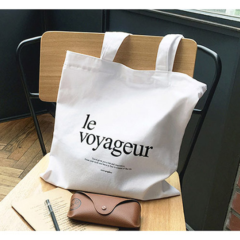 Le voyageur white cotton shoulder tote bag  Le voyageur white cotton shoulder tote bag