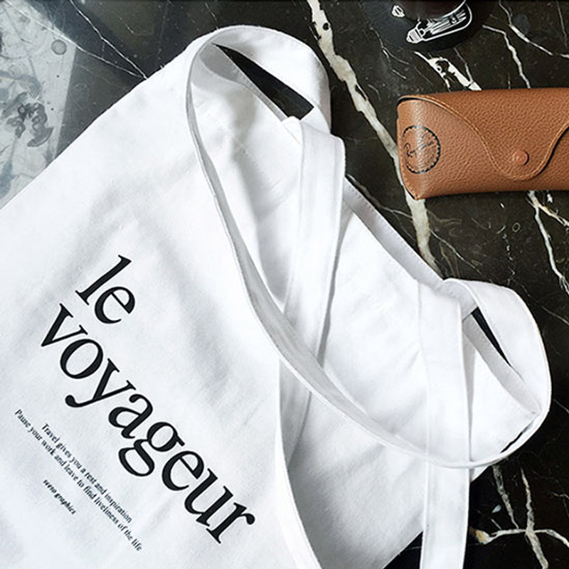 Le voyageur white cotton shoulder tote bag  Le voyageur white cotton shoulder tote bag