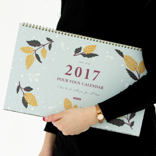 2017 Pour vous dated monthly desk scheduler 
