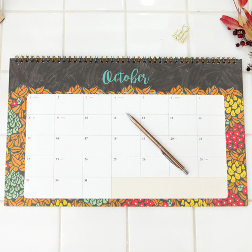 Monthly plan - 2017 Pour vous dated monthly desk scheduler 