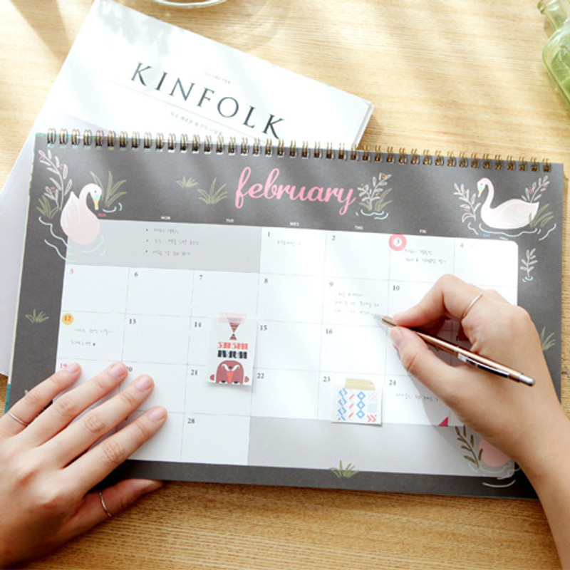 Monthly plan - 2017 Pour vous dated monthly desk scheduler 