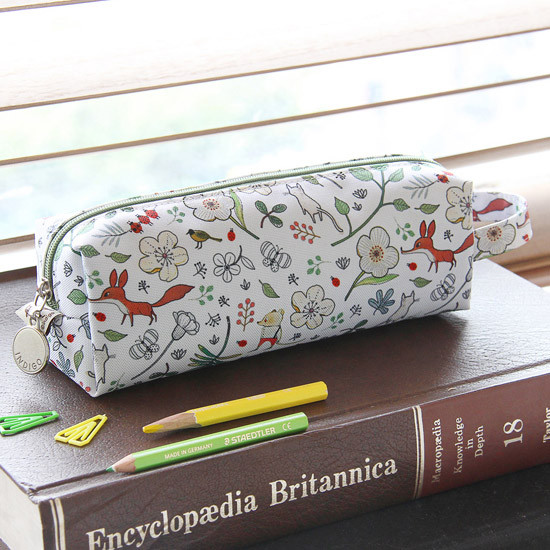 White - Willow pattern cube pencil case