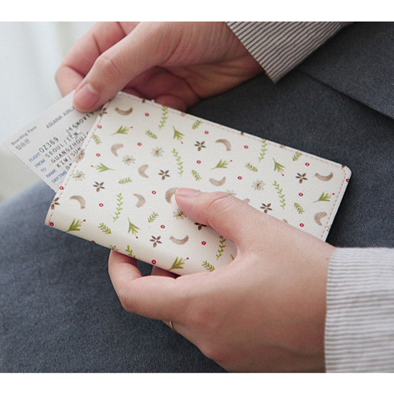 Plannary Darou and jamar passport case Plannary Darou and jamar passport case