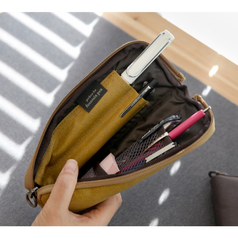Byfulldesign Draw up a plan half zip around pencil pouch Byfulldesign Draw up a plan half zip around pencil pouch