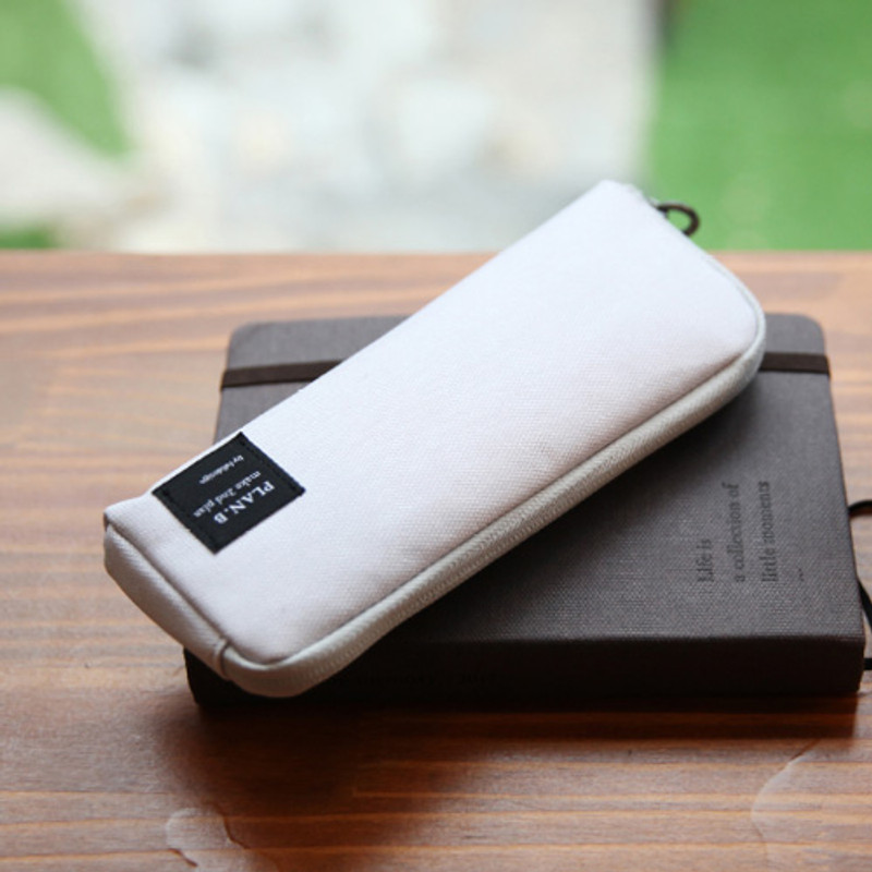 Byfulldesign Draw up a plan half zip around pencil pouch Byfulldesign Draw up a plan half zip around pencil pouch
