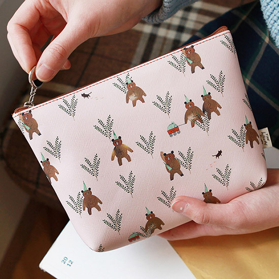 Pink bear - Willow illustration pattern pouch