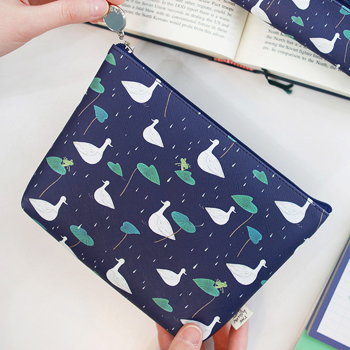 Navy duck - Willow illustration pattern pouch