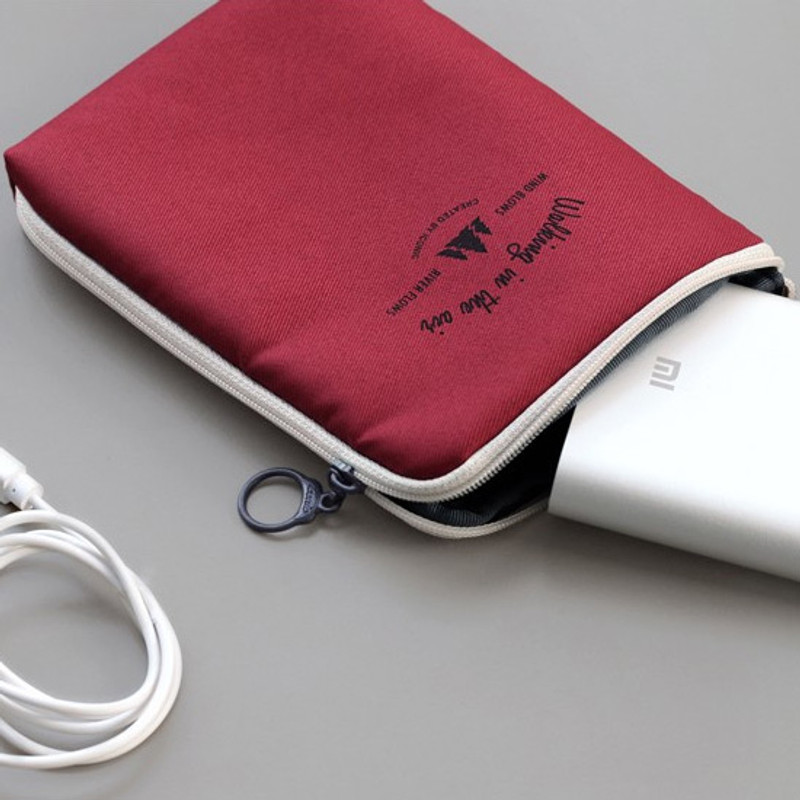 Wine - Walking in the air medium cable pouch
