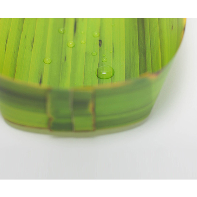 A tray is reusable with simple water washing. 
