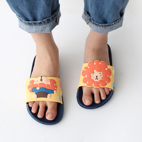 Rao - Hellogeeks petite PVC slide sandal