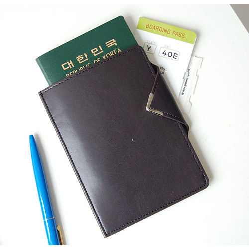 Black choco - Simple passport holder with magnetic snap closure 