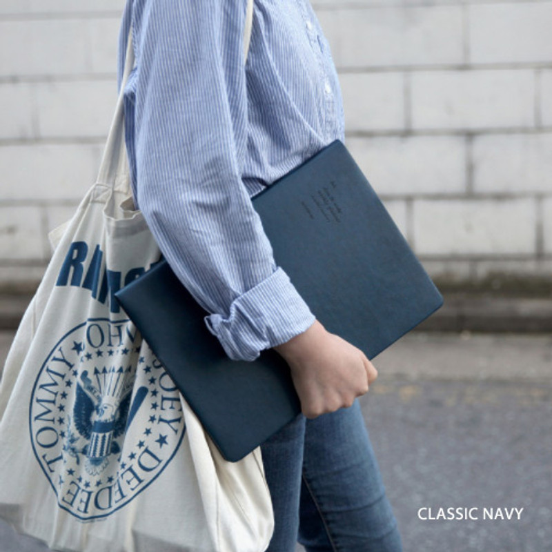 Classic navy - 2018 Notable memory A4 dated weekly planner Classic navy - 2018 Notable memory A4 dated weekly planner