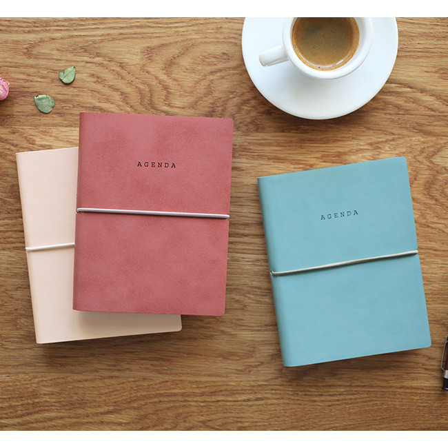 Agenda undated weekly diary planner