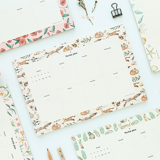 Prust pattern undated weekly desk planner