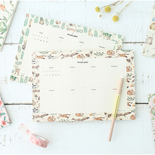 Prust pattern undated weekly desk planner