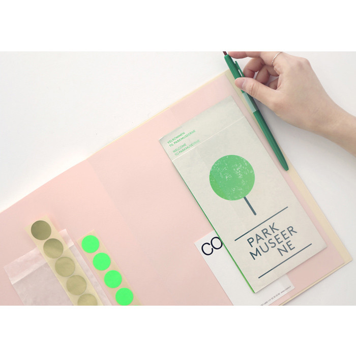 Pen holder - 2018 Eat play work workaholics dated weekly diary 